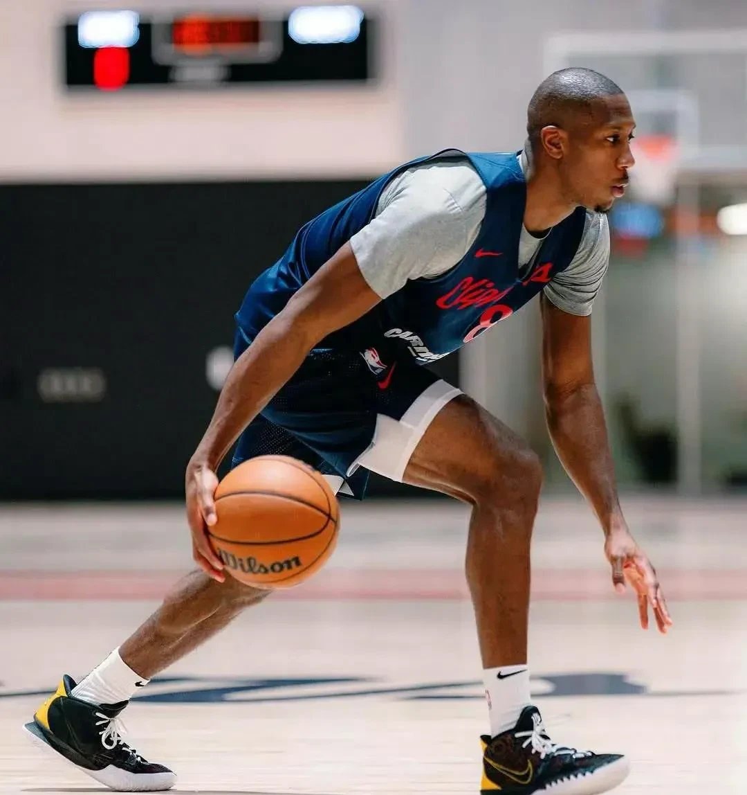 南宫娱乐 -包含加时末段体能课后，洛杉矶快船防线松动备战意大利杯，更衣室稳定，更衣室氛围转暖的词条