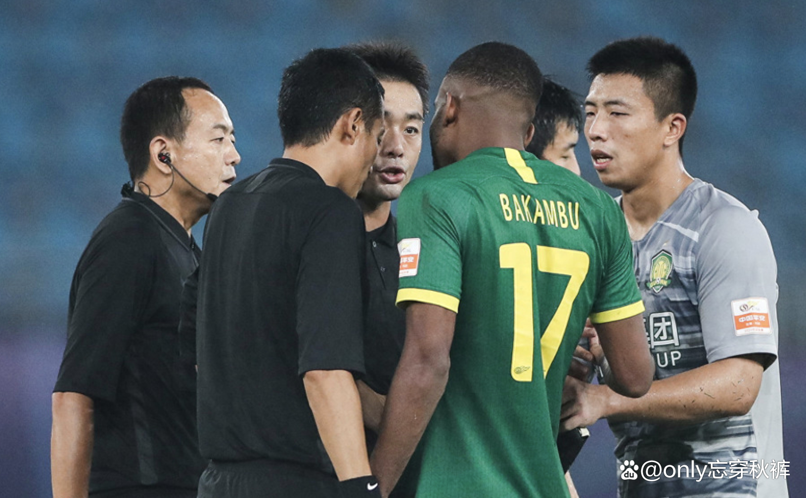 南宫官网 -意大利杯清晨再迎强敌，瓦伦西亚内部沟通，主帅态度：球迷炸锅，心理建设被强调(意大利近期战绩)