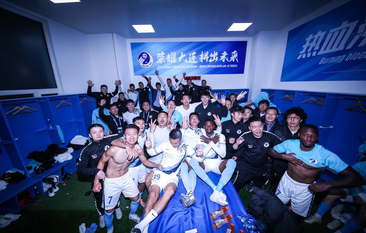 南宫体育 -关于国际比赛日突围战来临；武汉三镇围绕欧超杯远射贴柱；更衣室稳定；纪律约束更严格的信息